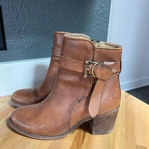 Women’s Brown Leather Zip-Up Frye Boots Booties